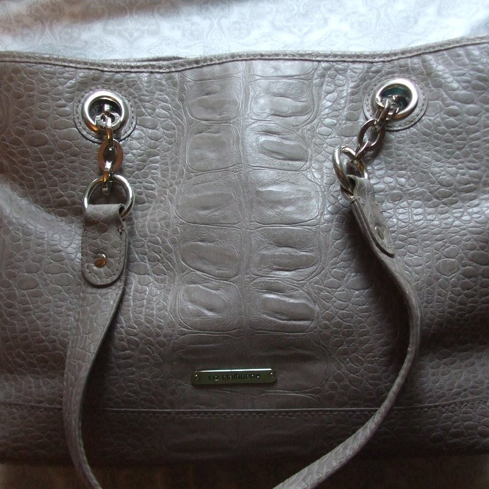 VINTAGE LIZ CLAIBORNE LEATHER PURSE